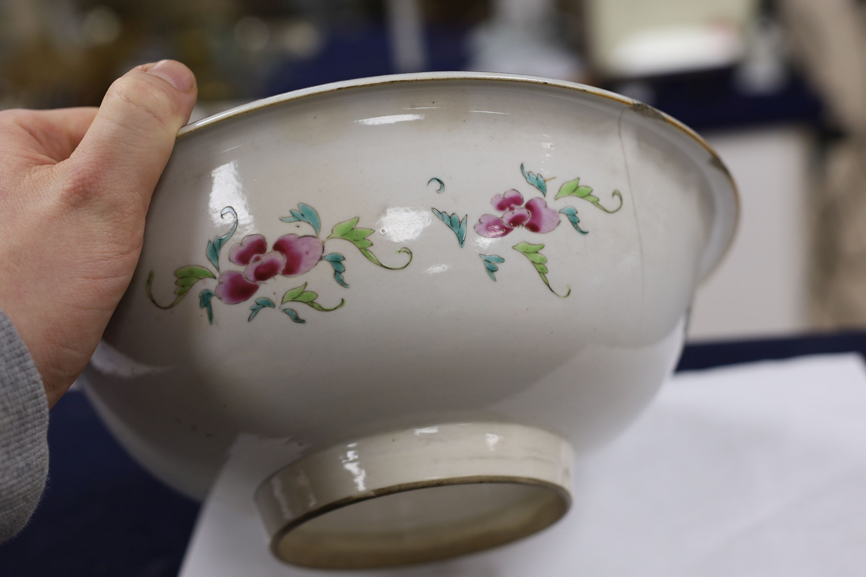 A Chinese underglaze blue and famille rose decorated basin or bowl, Qianlong period, 27 cm diameter